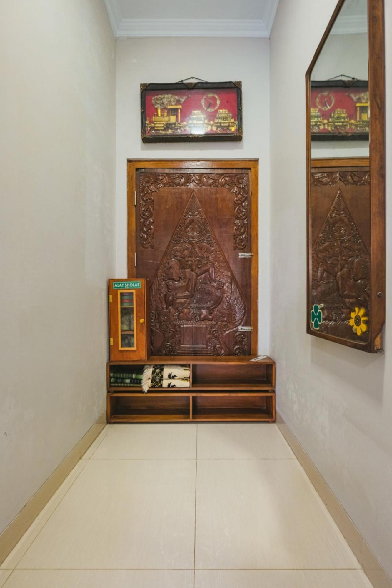 Villa Prambanan Jogja With Private Swimming Pool By Simply Homy スレマン エクステリア 写真